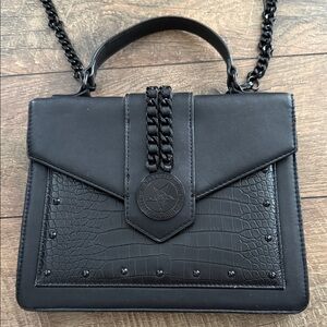 Chic Black Croc-Embossed Shoulder Bag
